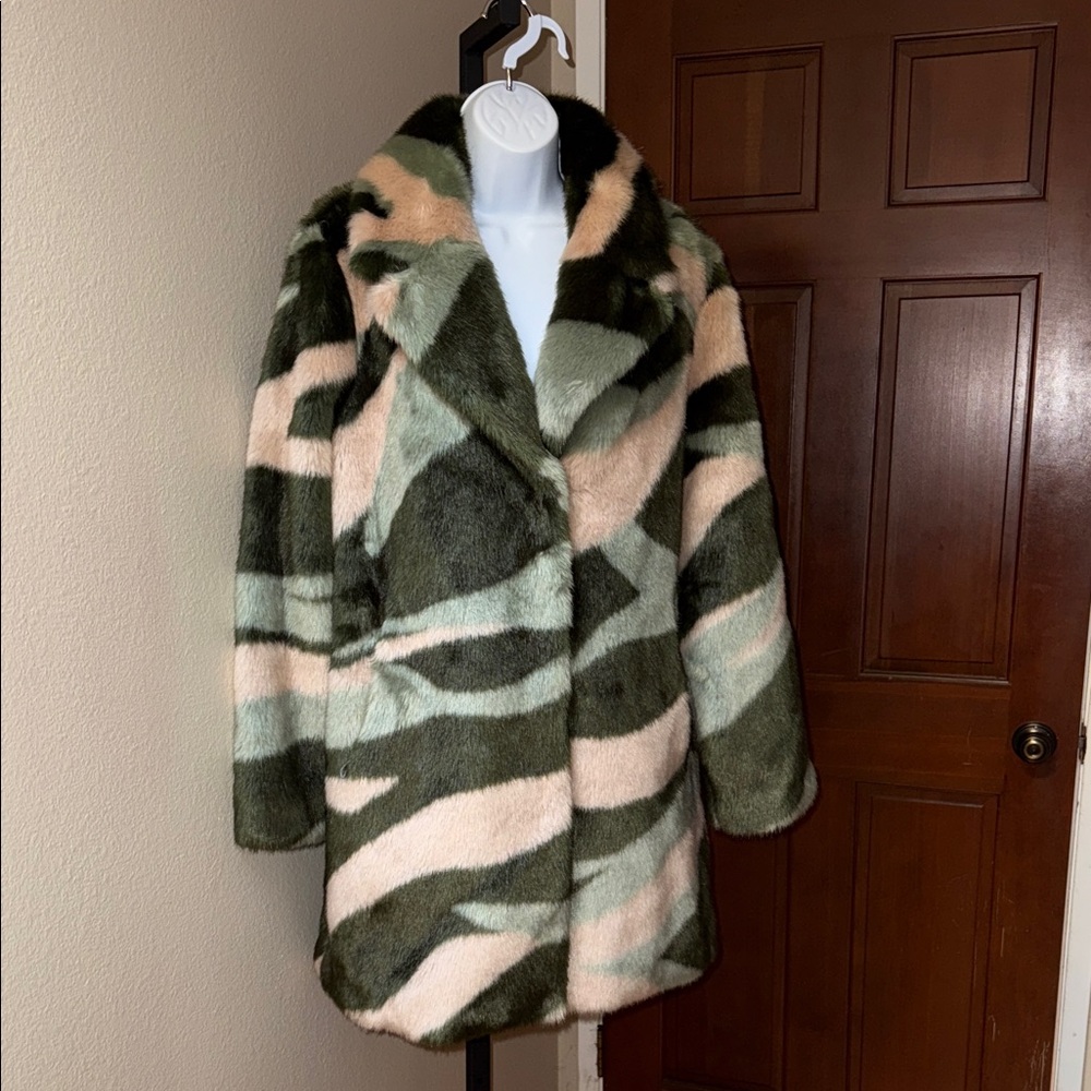 $298 Anthropologie Multi Green and Pink Camo Cozy Teddy Faux Fur Jacket Size 8